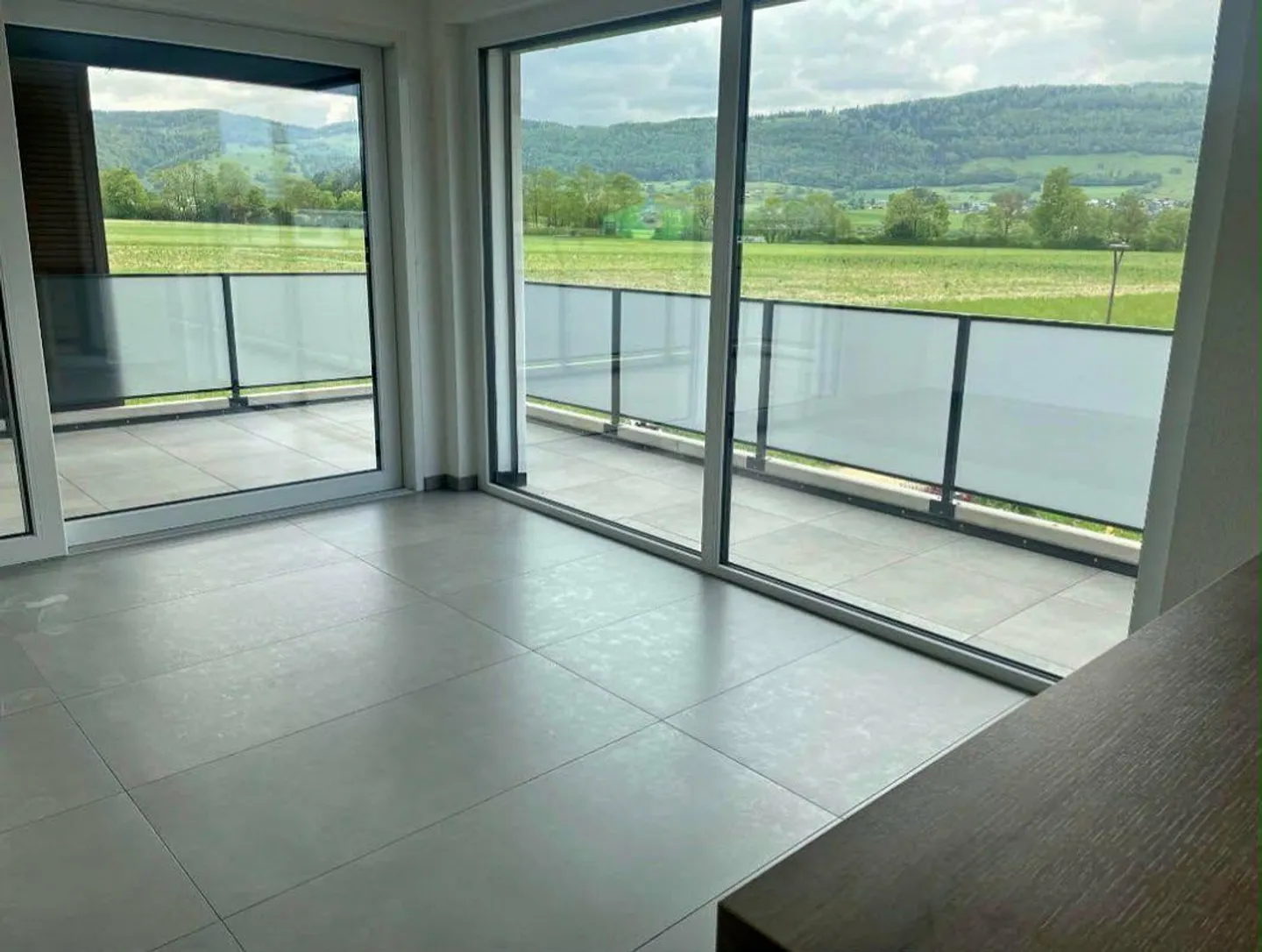 Nouvel appartement moderne et beau de 4 1/2 pièces, plan d'étage 4545-7 - Photo 3 sur 11