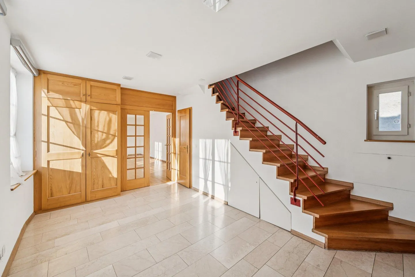 Attractive 3-room apartment on the 3rd floor in Basel - Photo 2 of 10