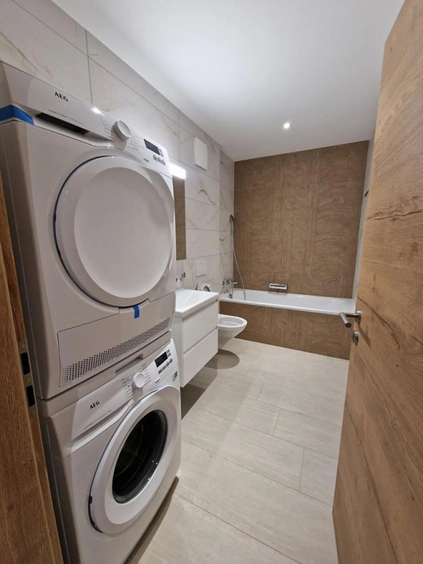 Nouvel appartement moderne et beau de 4 1/2 pièces, plan d'étage 4545-7 - Photo 6 sur 11