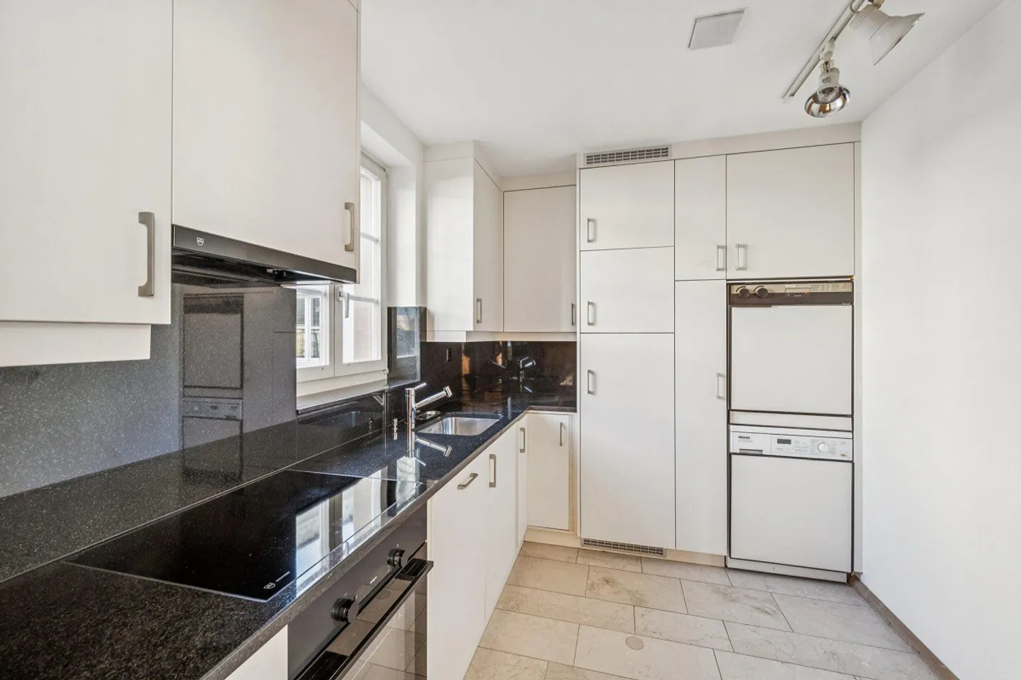 Attractive 3-room apartment on the 3rd floor in Basel - Photo 3 of 10