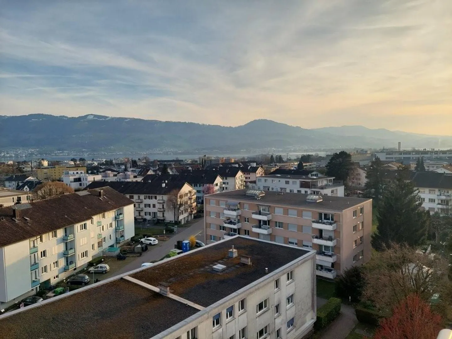 RENT WITHOUT DEPOSIT - Dreamlike view over the city and lake - Photo 2 of 9