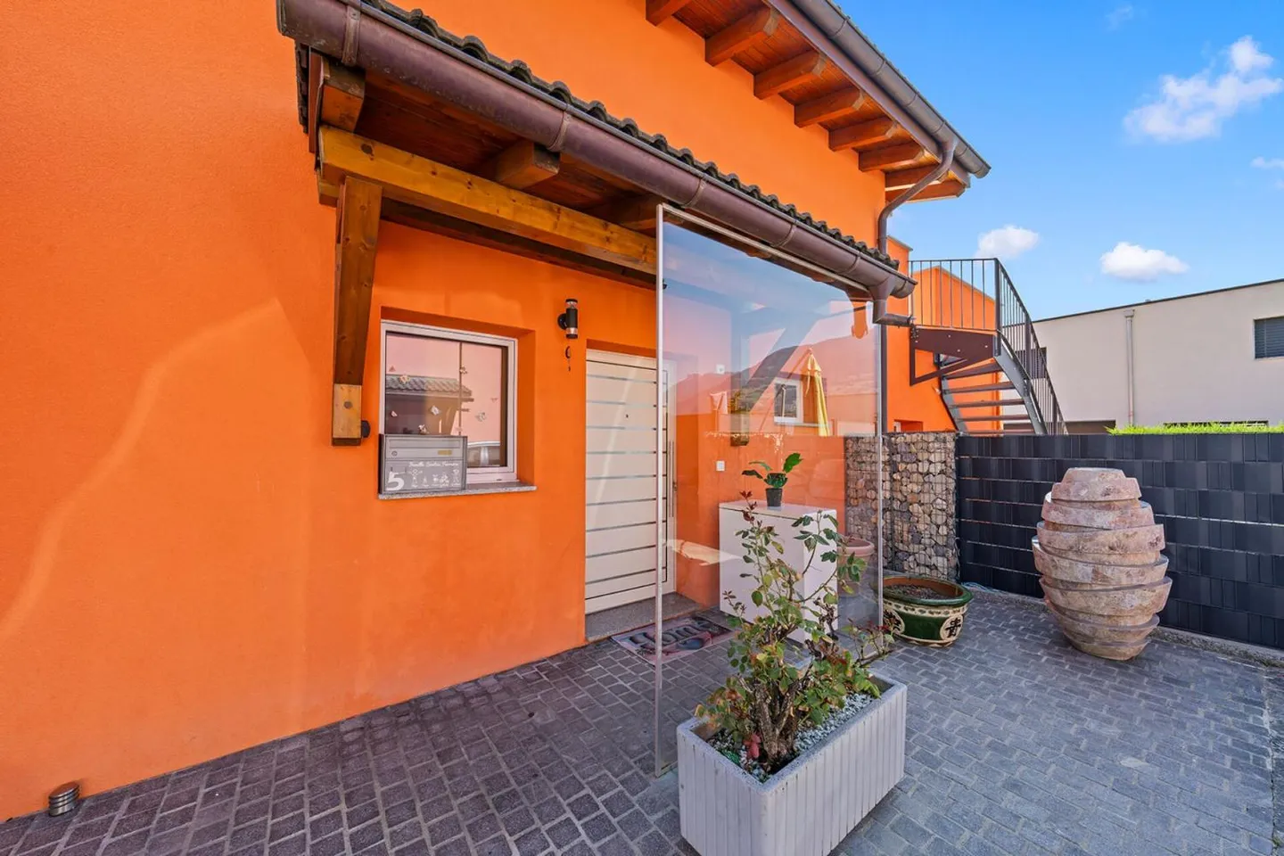 Incantevole villa di 4,5 stanze di 130 m2 a Vétroz su un lotto di 463 m2 - Foto 3 di 13