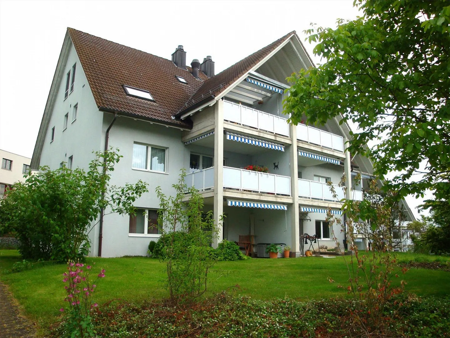 Appartamento affascinante 3.5 stanze a Hettlingen con patio al piano terra - Foto 1 di 7