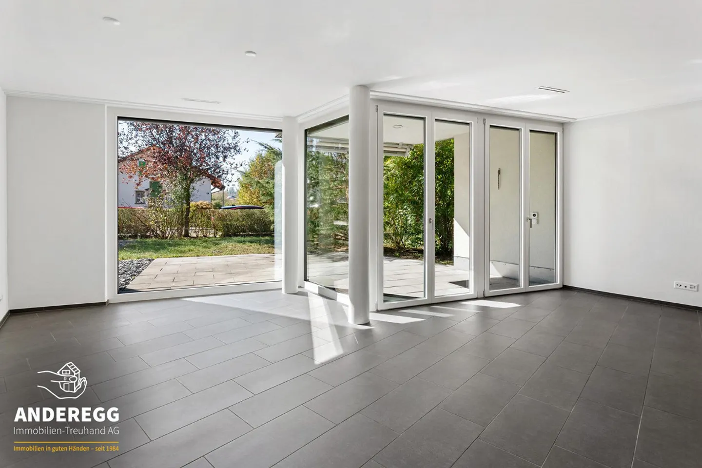 Appartamento giardino 3,5 locali con molta privacy, grande area giardino ... - Foto 3 di 13