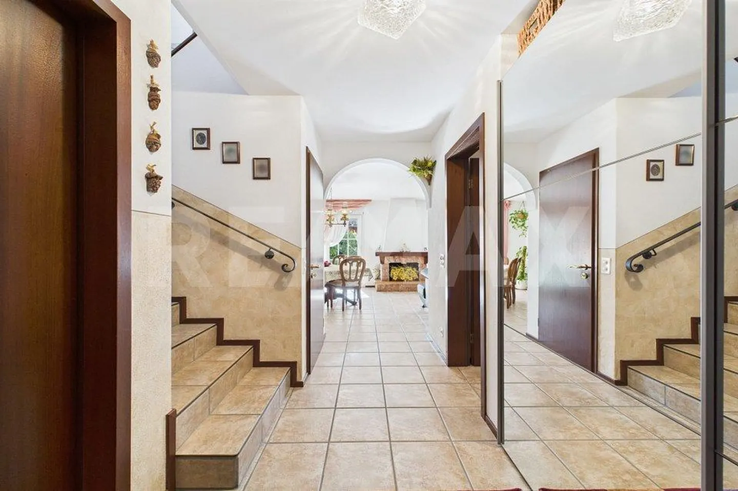 Elegant twin house with charming garden in Bedano - Photo 13 of 13