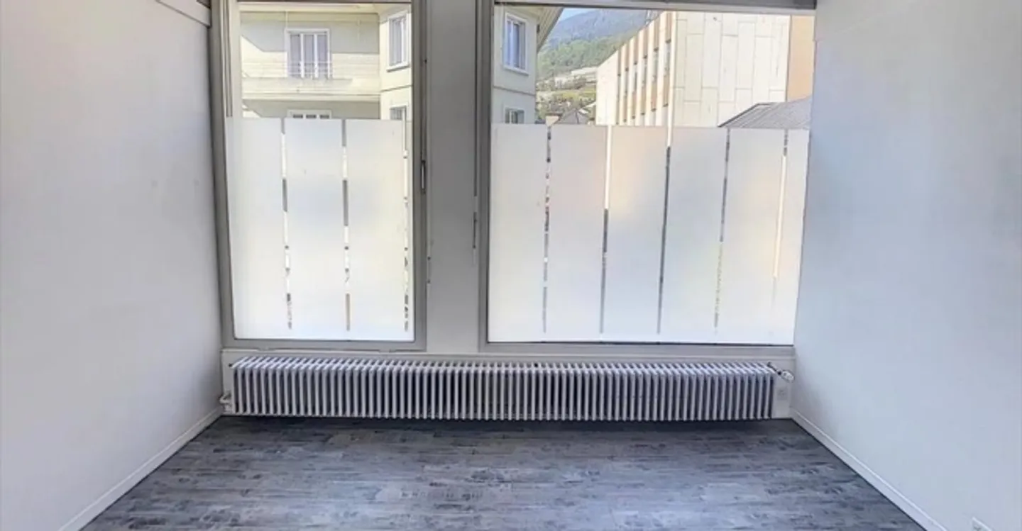 Shop for rent - Photo 1 of 11