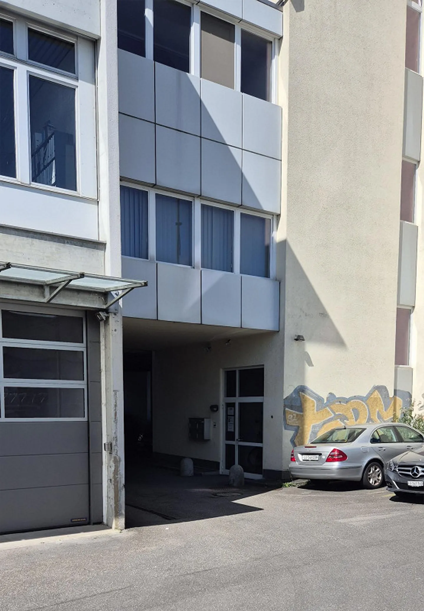 287m² Bureau, Espace de Stockage ou de Production au Rez-de-Chaussée - Photo 1 sur 4