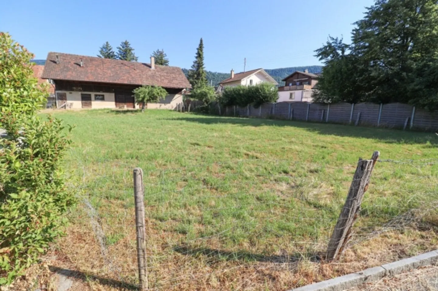 Due grandi edifici su 1'824 m2 di terreno edificabile - Foto 1 di 1