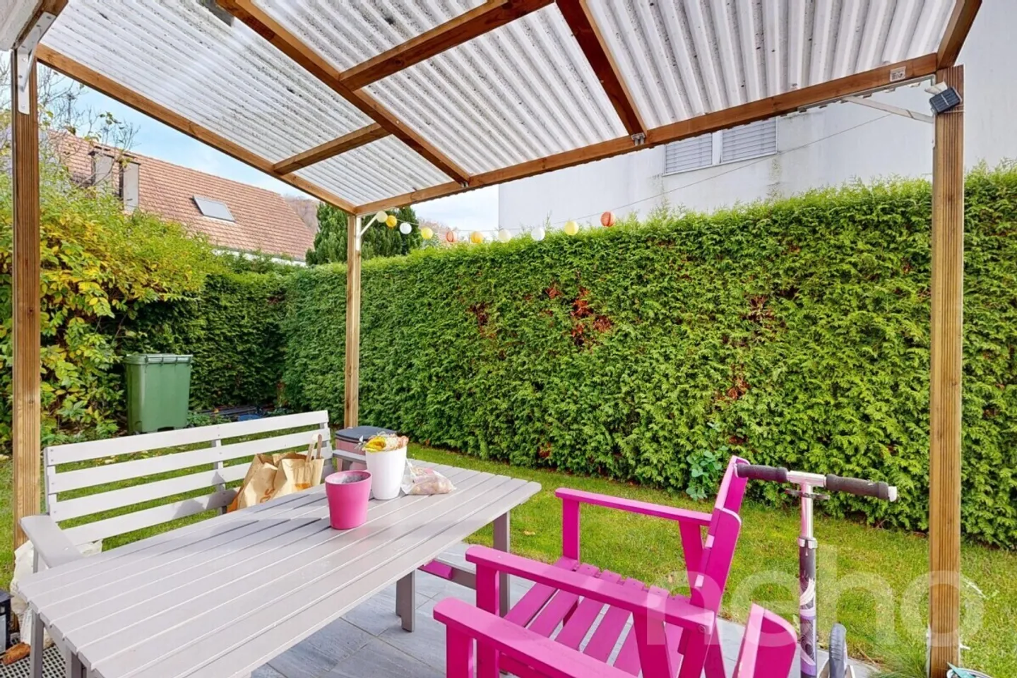 Maison de ville d'angle bien entretenue avec jardin, garage et confort moderne - Photo 5 sur 12