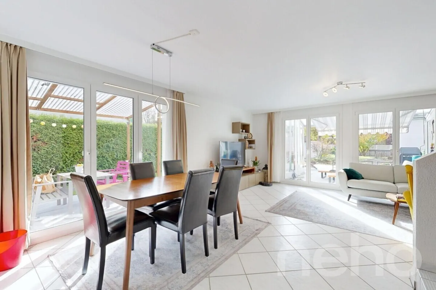 Maison de ville d'angle bien entretenue avec jardin, garage et confort moderne - Photo 7 sur 12