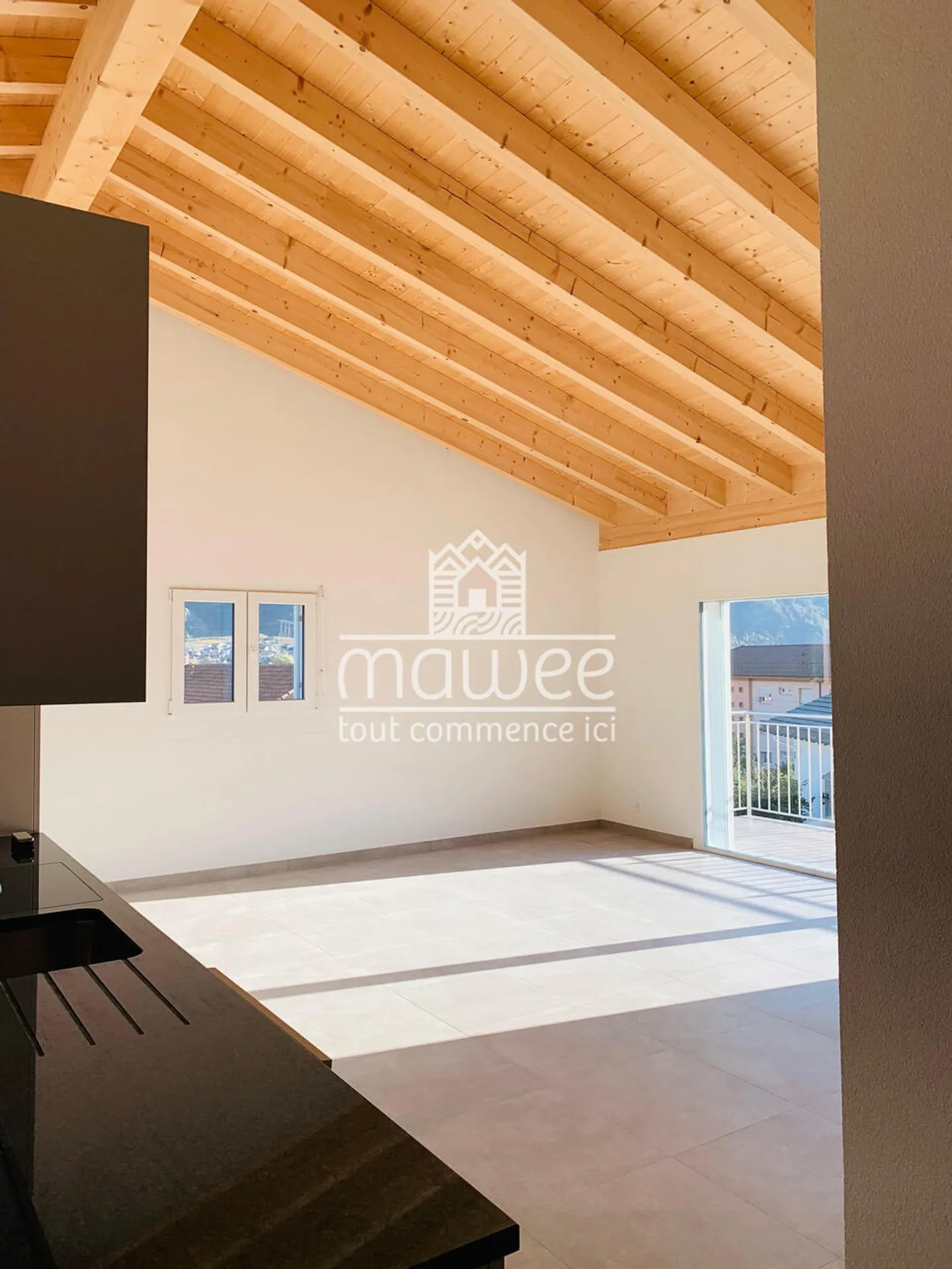 Bright apartment with balcony and view of the Rhône plain - Photo 2 of 8