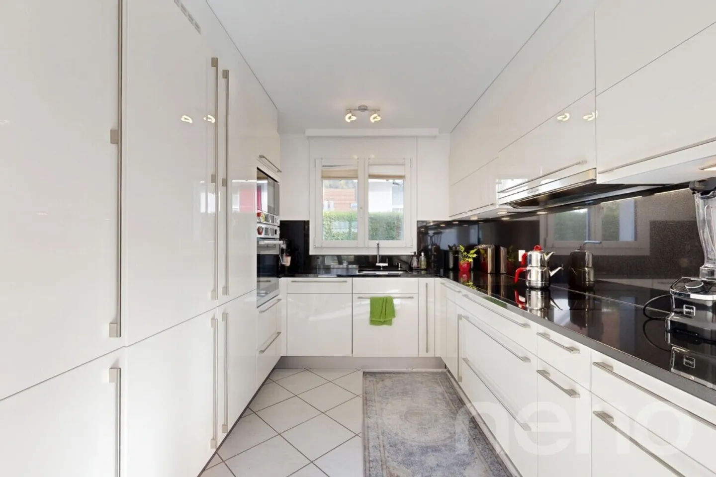 Maison de ville d'angle bien entretenue avec jardin, garage et confort moderne - Photo 10 sur 12