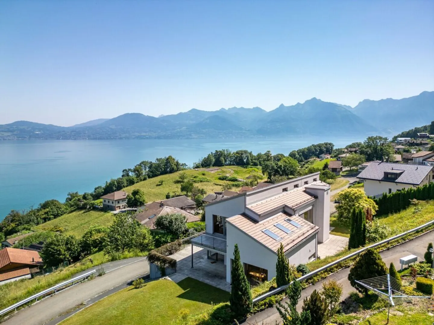 Luxurious architect-designed villa with breathtaking 180° view of Lake Geneva! - Photo 3 of 26