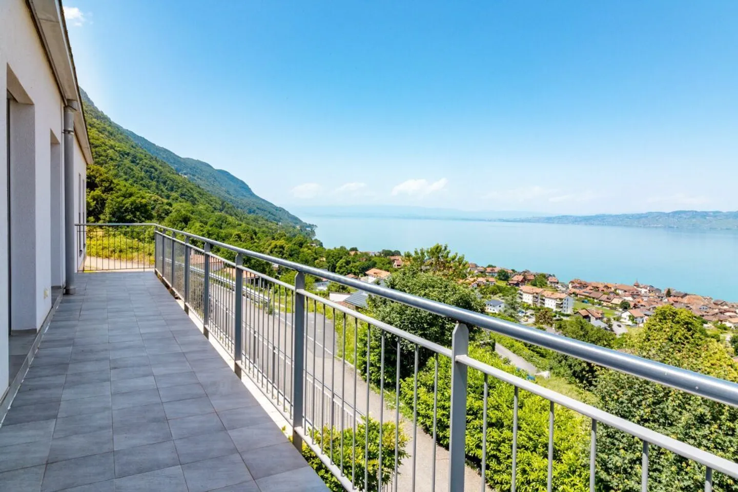 Luxurious architect-designed villa with breathtaking 180° view of Lake Geneva! - Photo 4 of 26