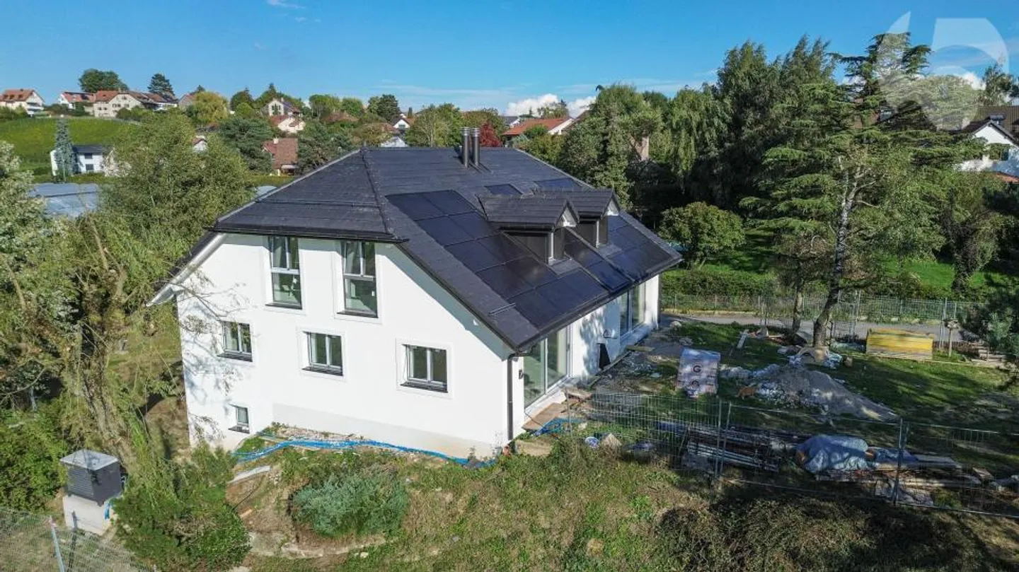 Casa unifamiliare con 1 posto auto e 2 posti esterni, oltre a una grande esposizione a sud a 5 km da Morges-Bussigny - Foto 2 di 13