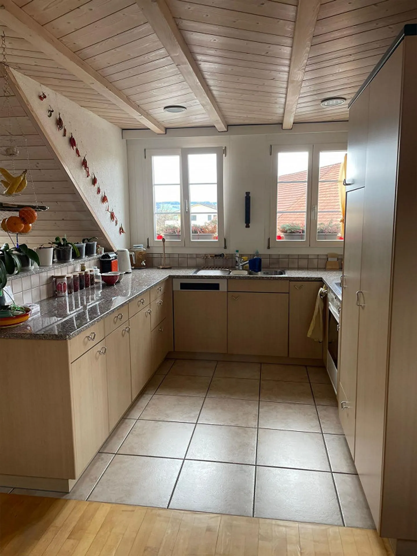 Charming 2.5-room attic apartment in a quiet location of Lieli LU - Photo 5 of 7