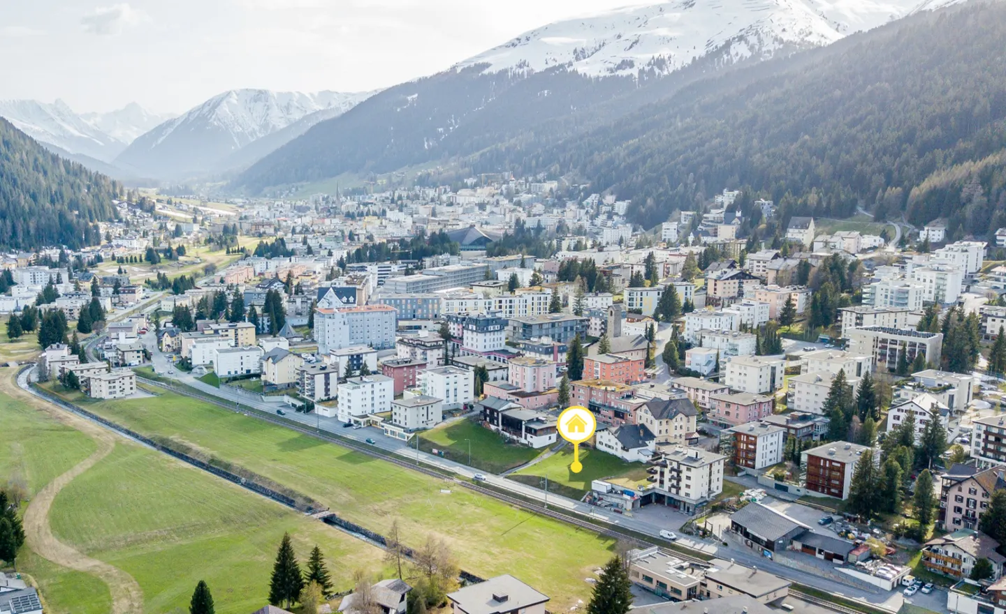 Exklusives Grundstück mit Mehrfamilienhaus in Davos Dorf - Photo 5 sur 5