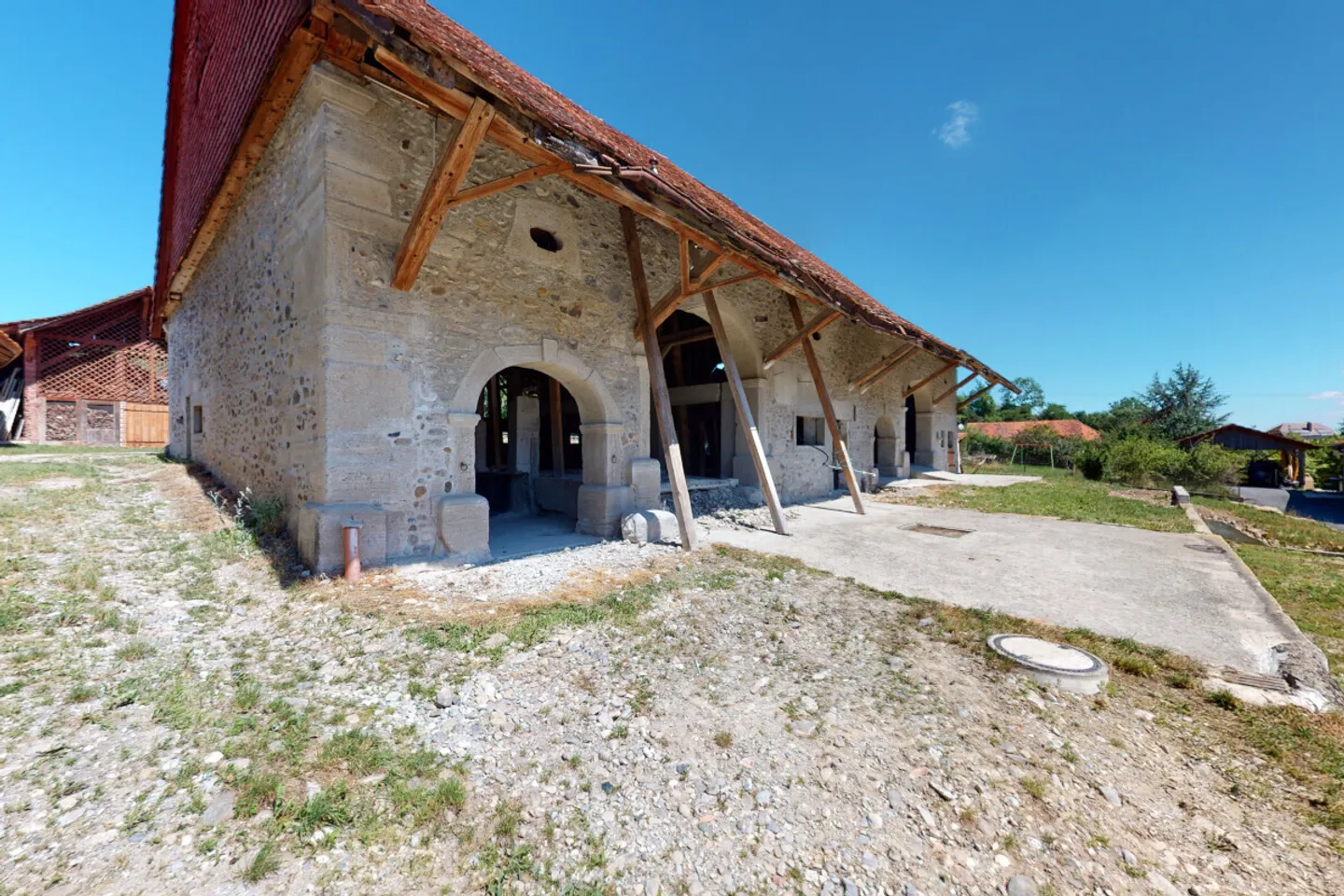 Real estate project with 6 apartments and building permit - Photo 10 of 13