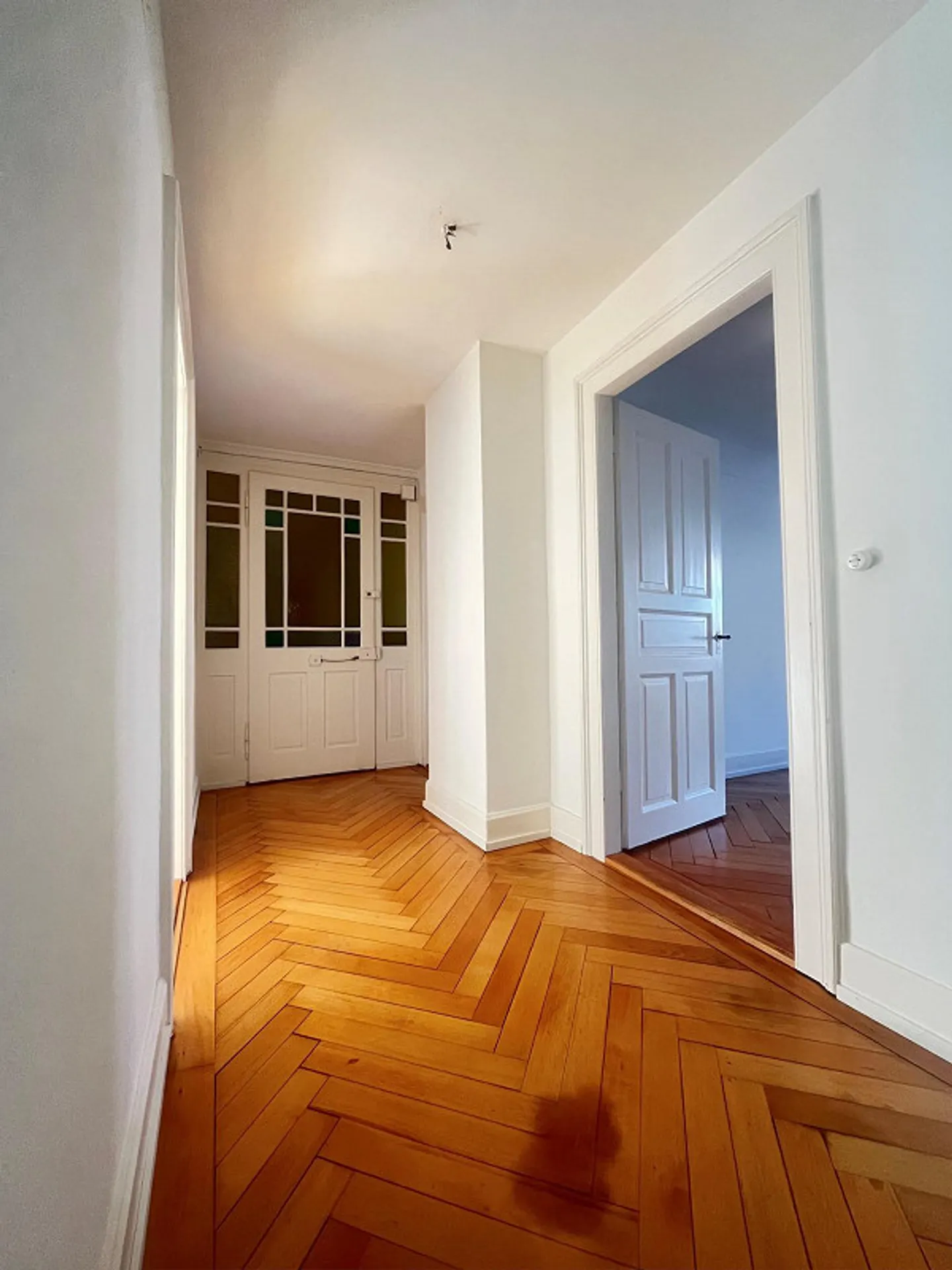 Temporary Old Building Apartment in Lucerne - Photo 1 of 9