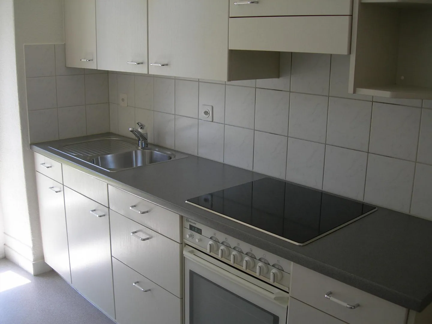 Temporary Old Building Apartment in Lucerne - Photo 2 of 9