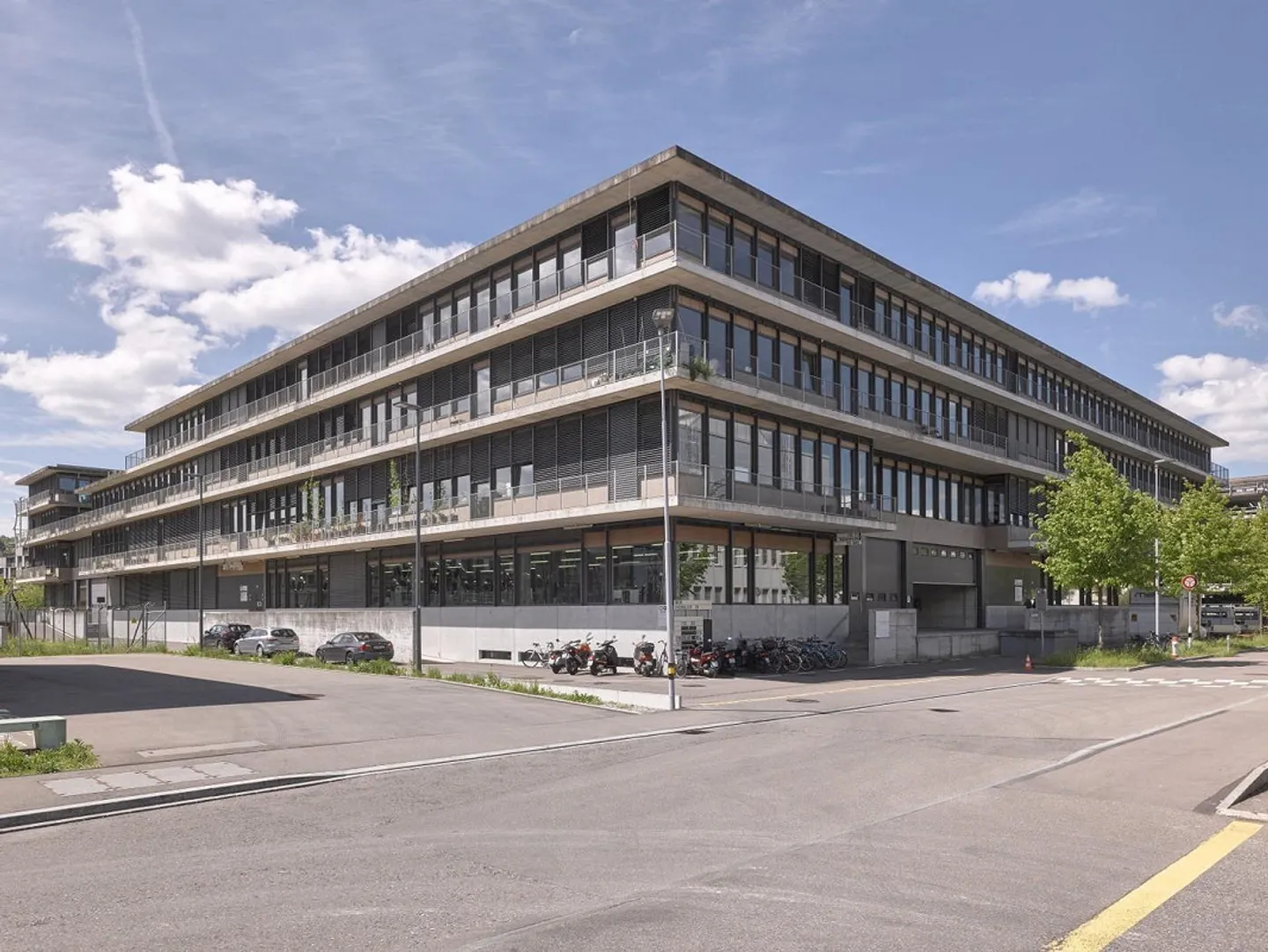 Proximity to Highway and Oerlikon Train Station: 75 m2 Office Space in the NOERD Commercial Building - Photo 2 of 4