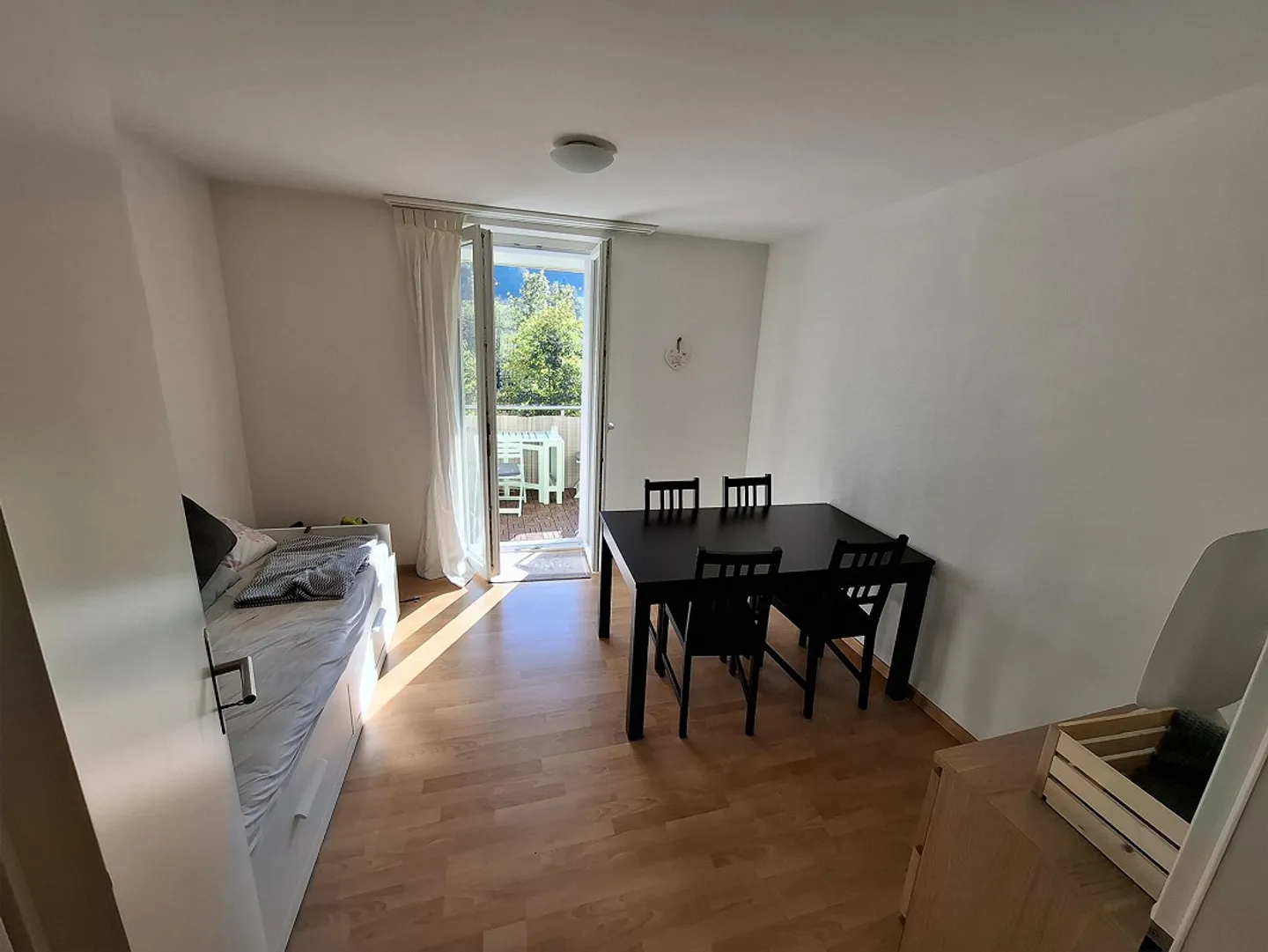 Appartement 3 pièces ensoleillé bien desservi (Zurich Winterthur) au bord de la rivière - Photo 2 sur 7