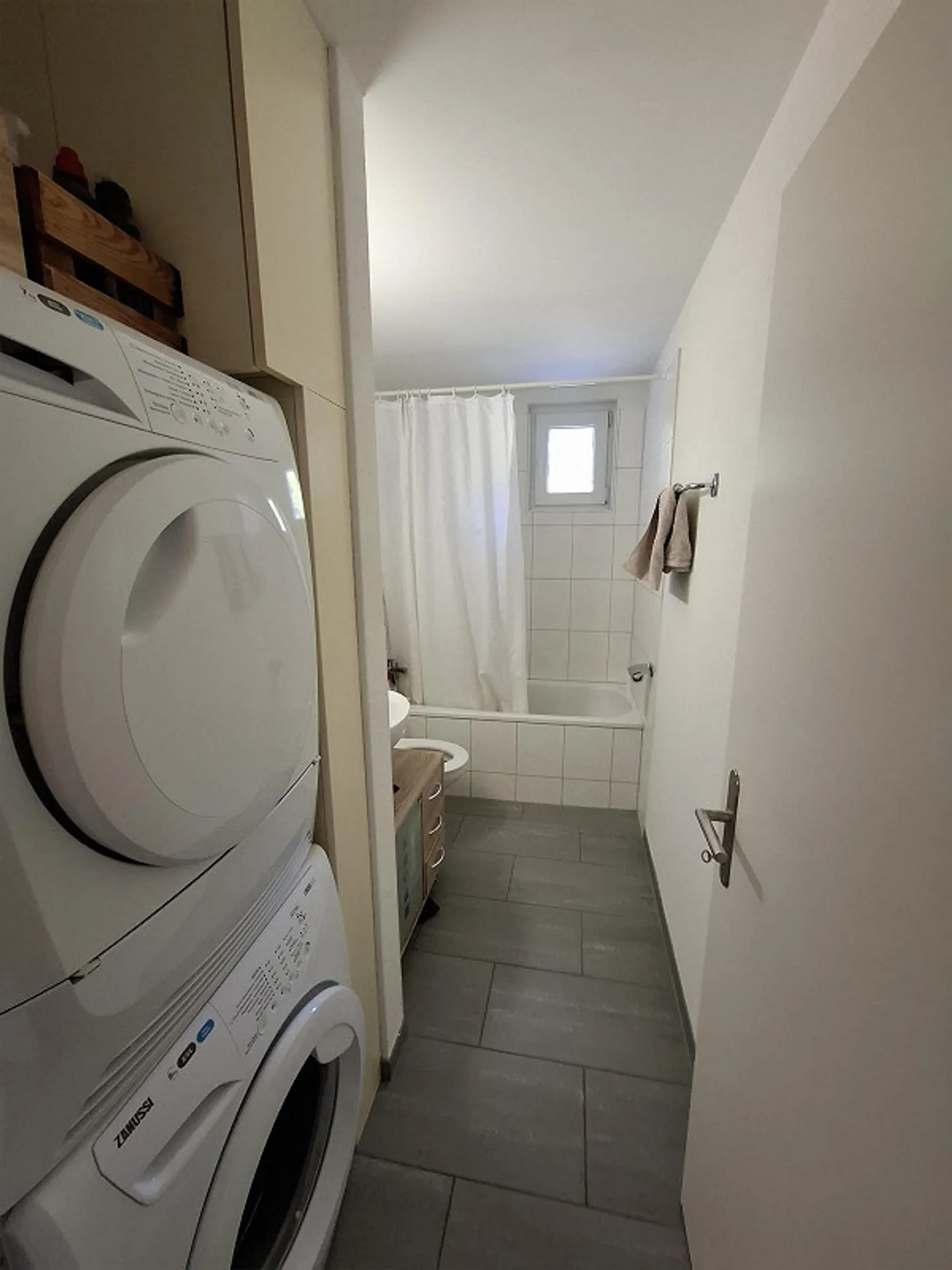 Appartement 3 pièces ensoleillé bien desservi (Zurich Winterthur) au bord de la rivière - Photo 3 sur 7