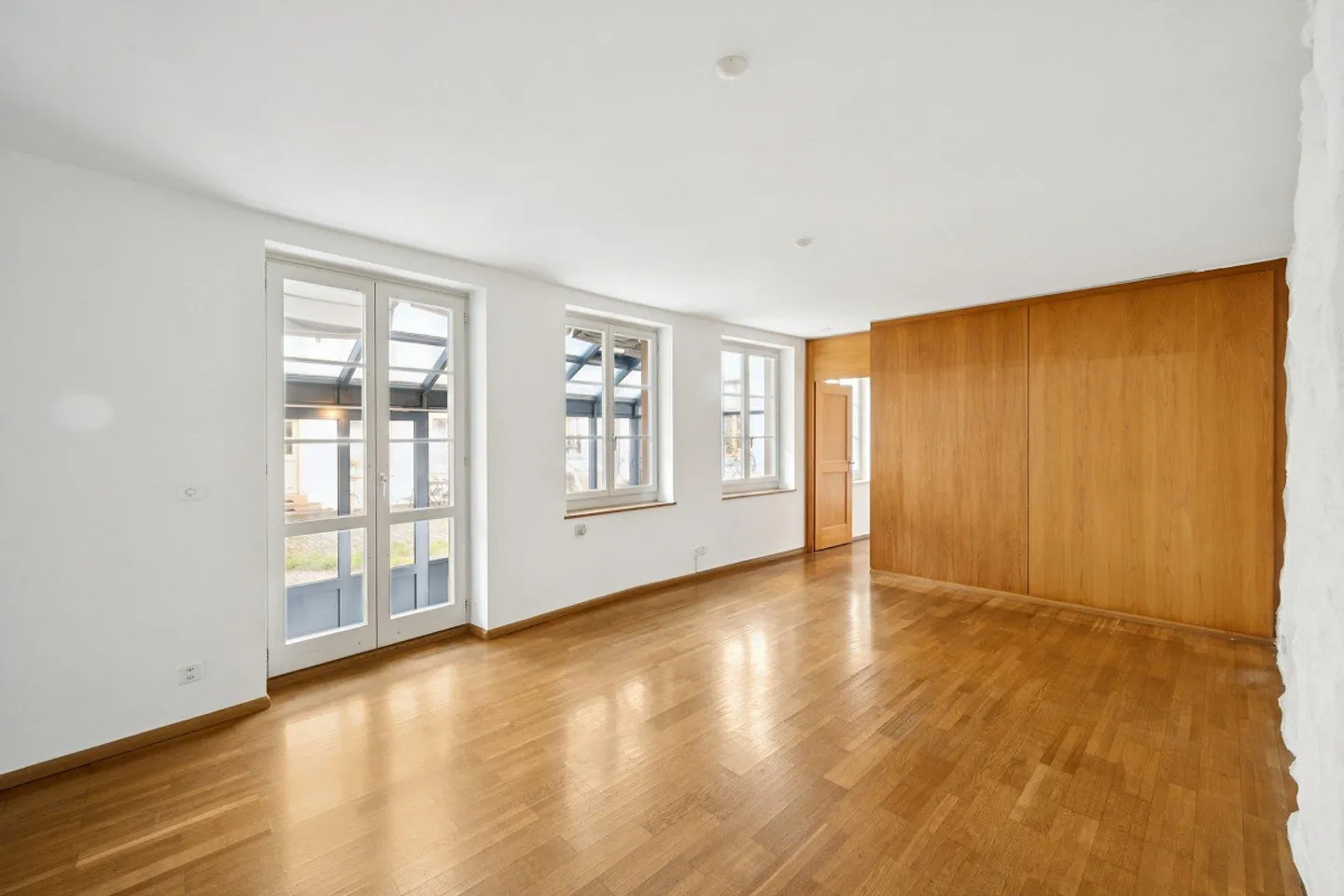 Spacious 4-room apartment with winter garden in Basel - Photo 4 of 11