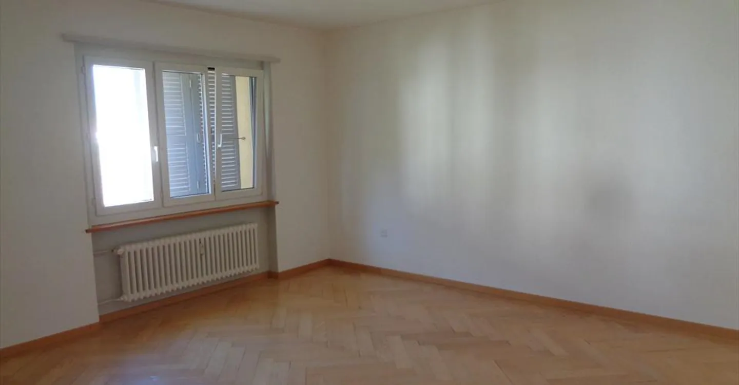 Wohnung im 2. Stock eines Gebäudes in der Nähe des Stadtzentrums. - Foto 1 von 5