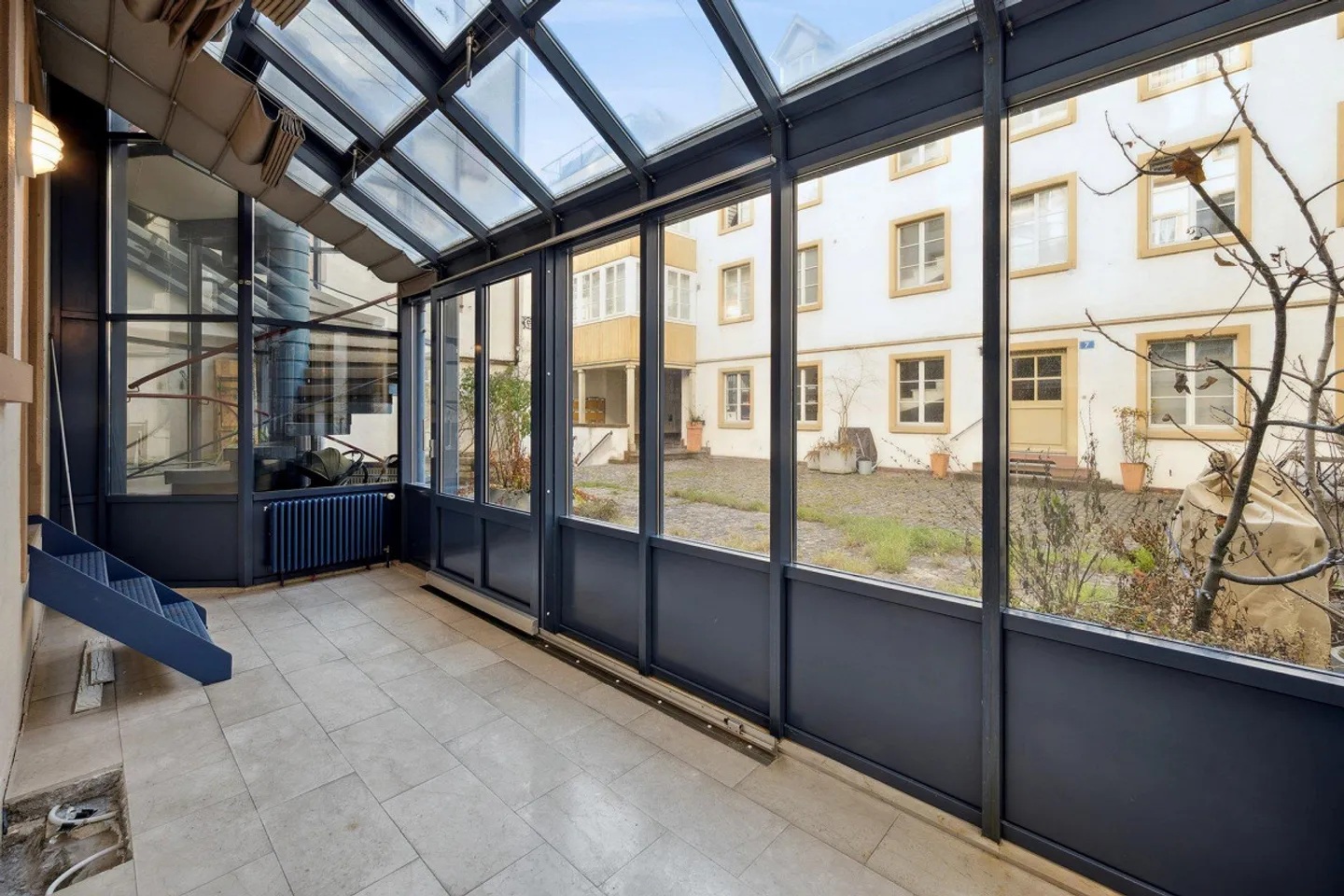 Spacious 4-room apartment with winter garden in Basel - Photo 11 of 11