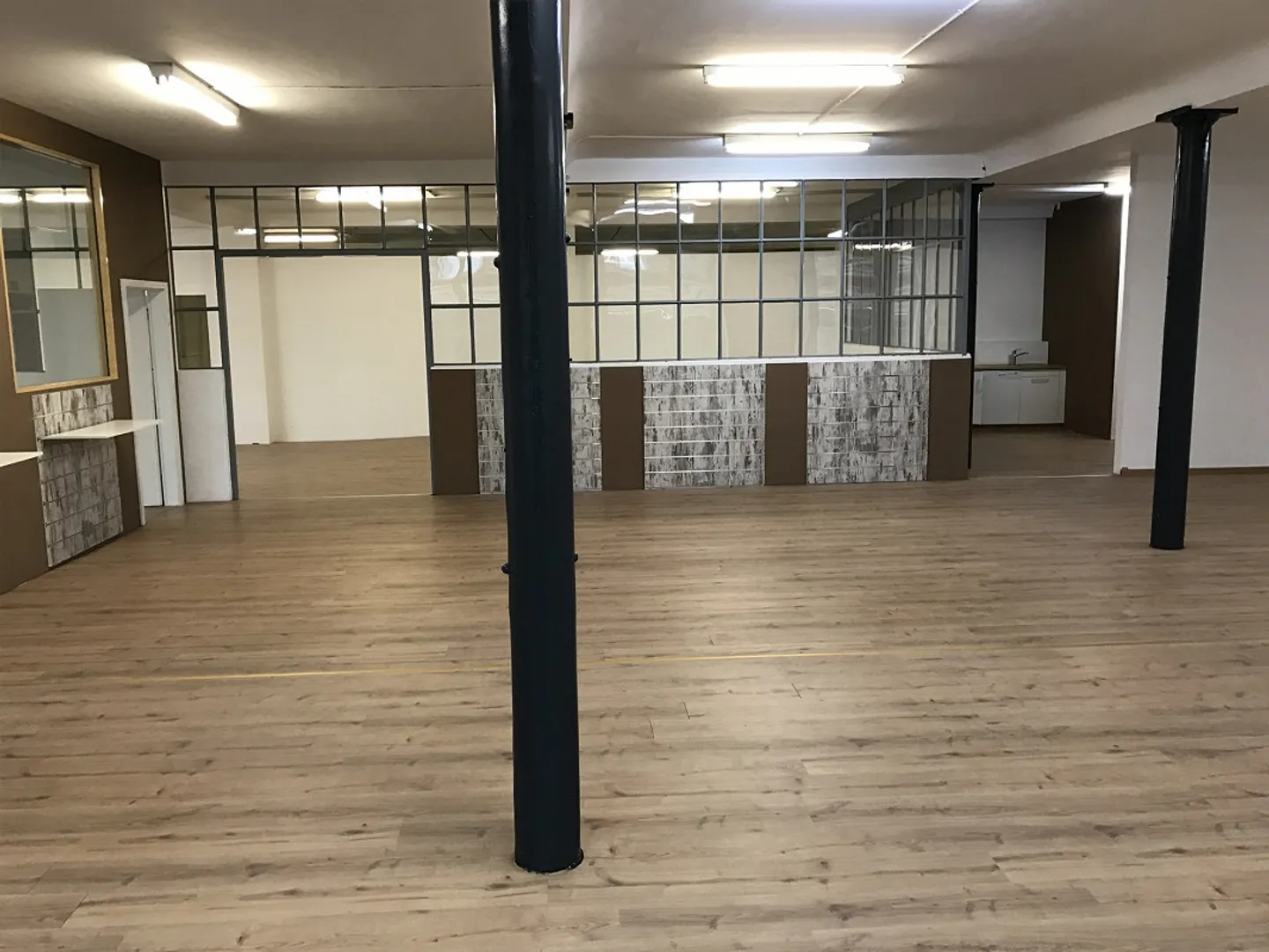 Spazio commerciale per ufficio e studio - Foto 2 di 15