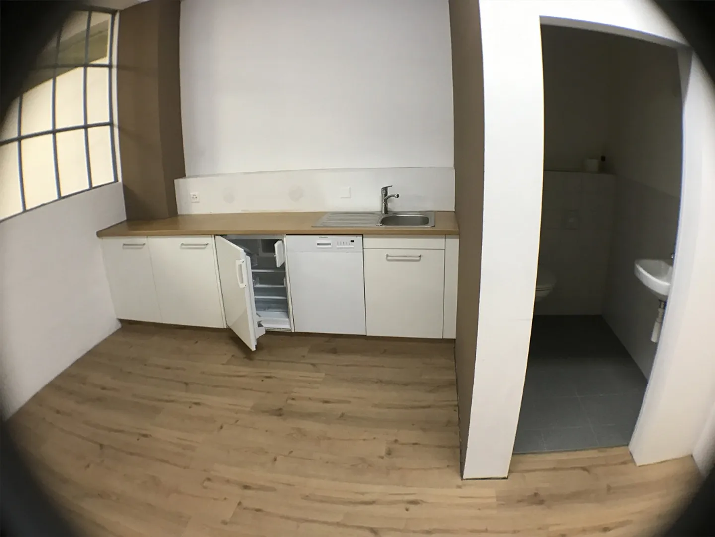 Spazio commerciale per ufficio e studio - Foto 7 di 15