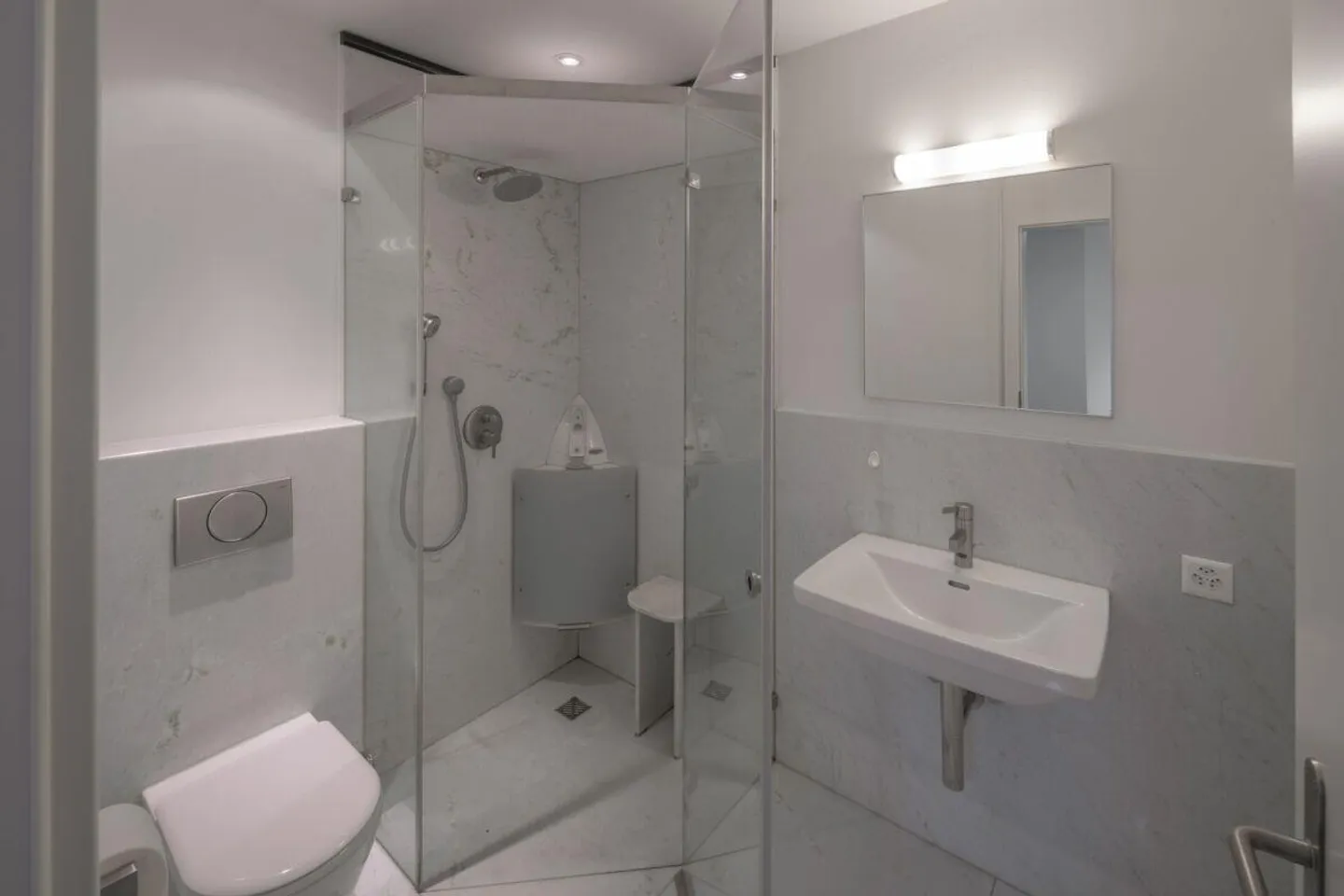 "Jewel on the Rhine" - 4½ room apartment in a dream location - Photo 12 of 19