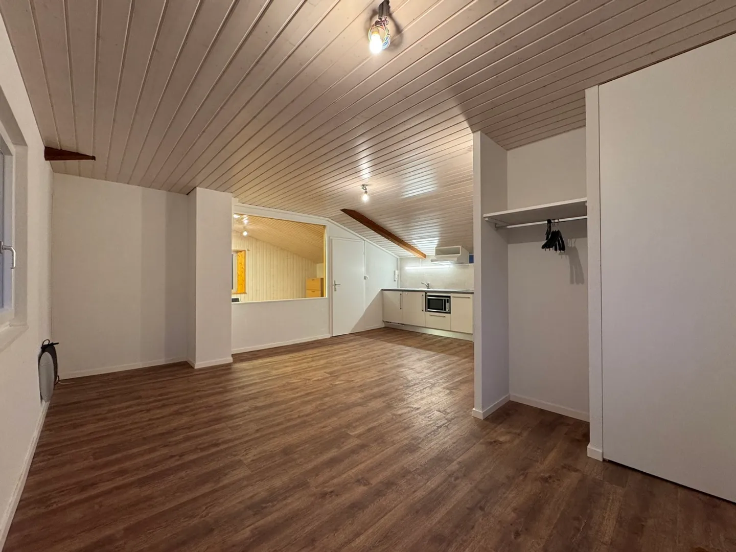 Office space for rent - Photo 1 of 5