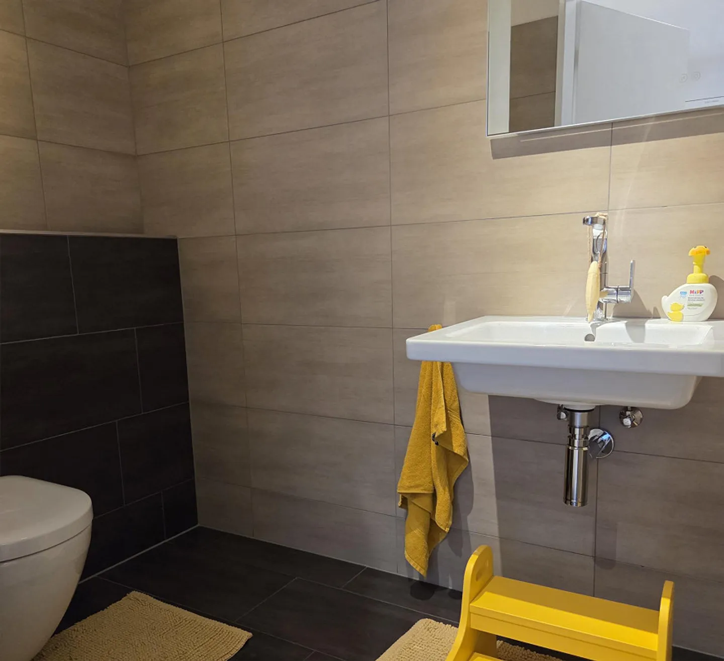 Casa familiare con giardino e seminterrato accessibile – moderna e spaziosa - Foto 6 di 14