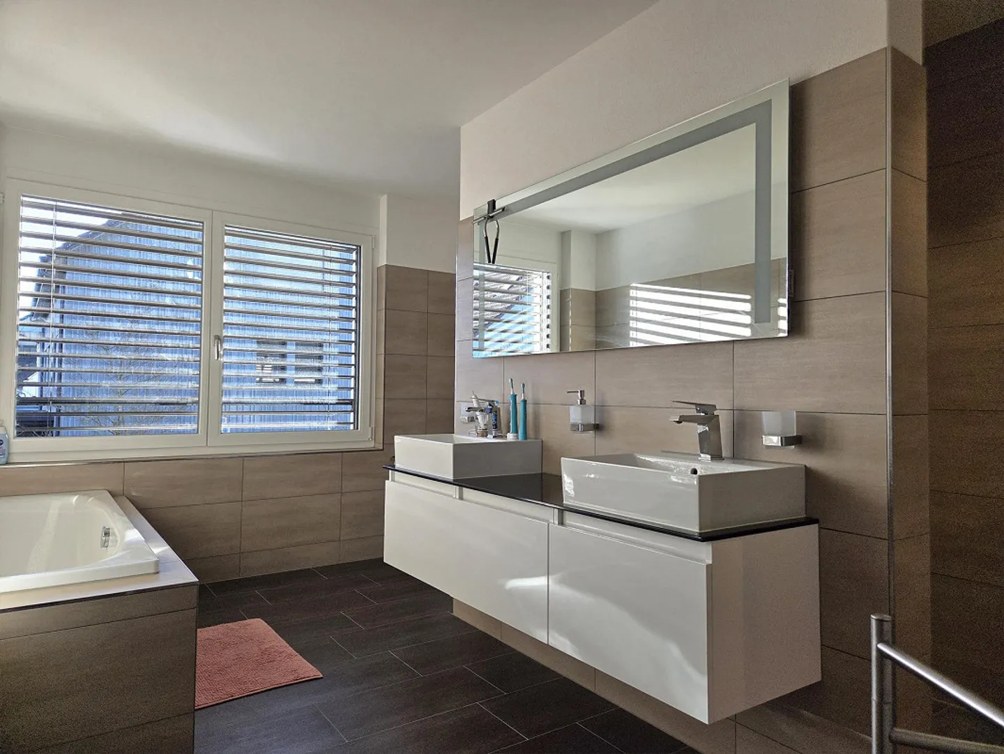 Casa familiare con giardino e seminterrato accessibile – moderna e spaziosa - Foto 7 di 14