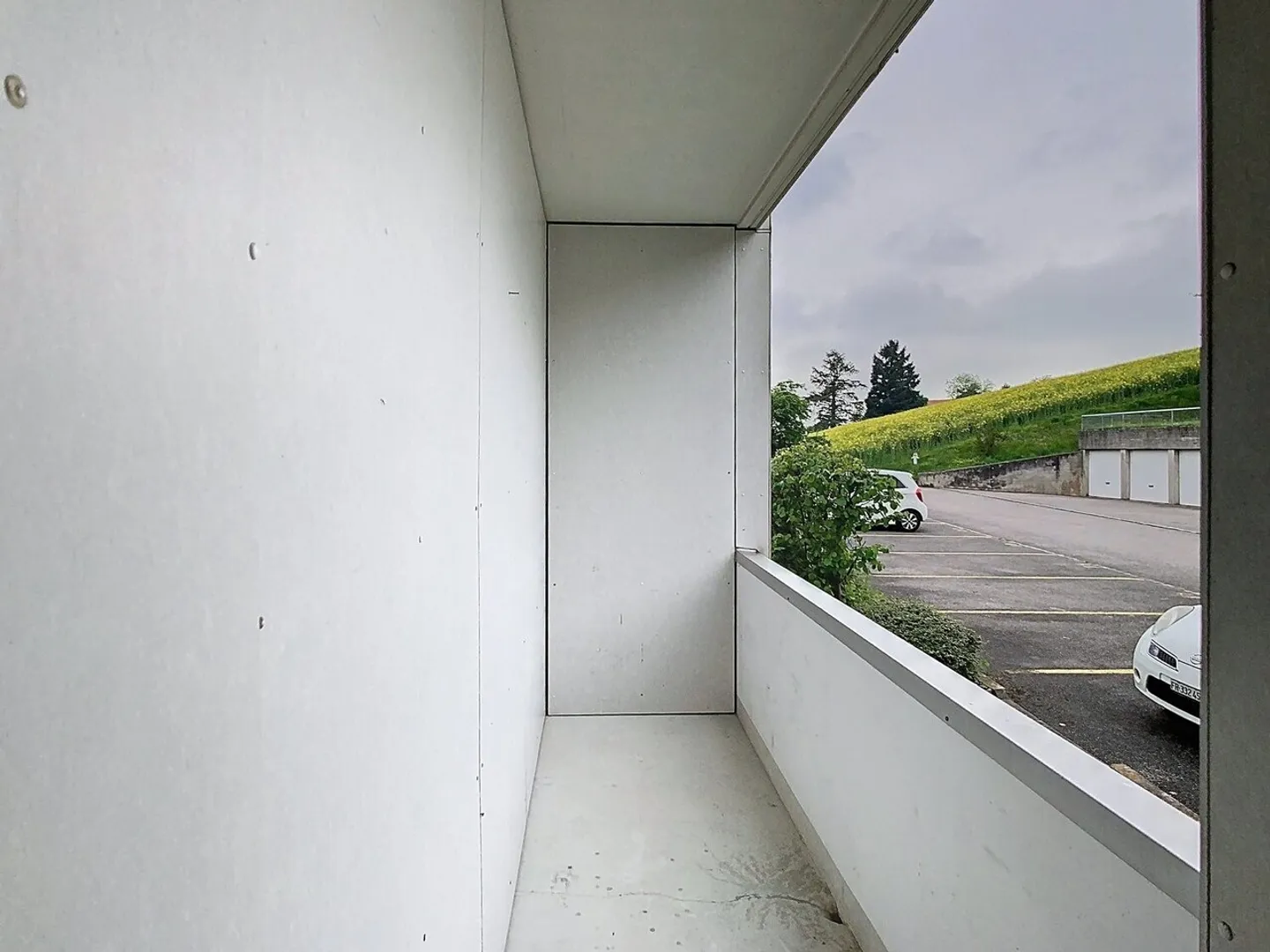 Lumineux logement traversant avec vue imprenable et deux balcons ! - Photo 10 sur 12