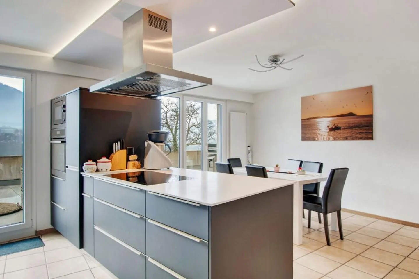 Magnifique appartement en penthouse de 5,5 pièces avec grande terrasse et vue imprenable ! - Photo 3 sur 13