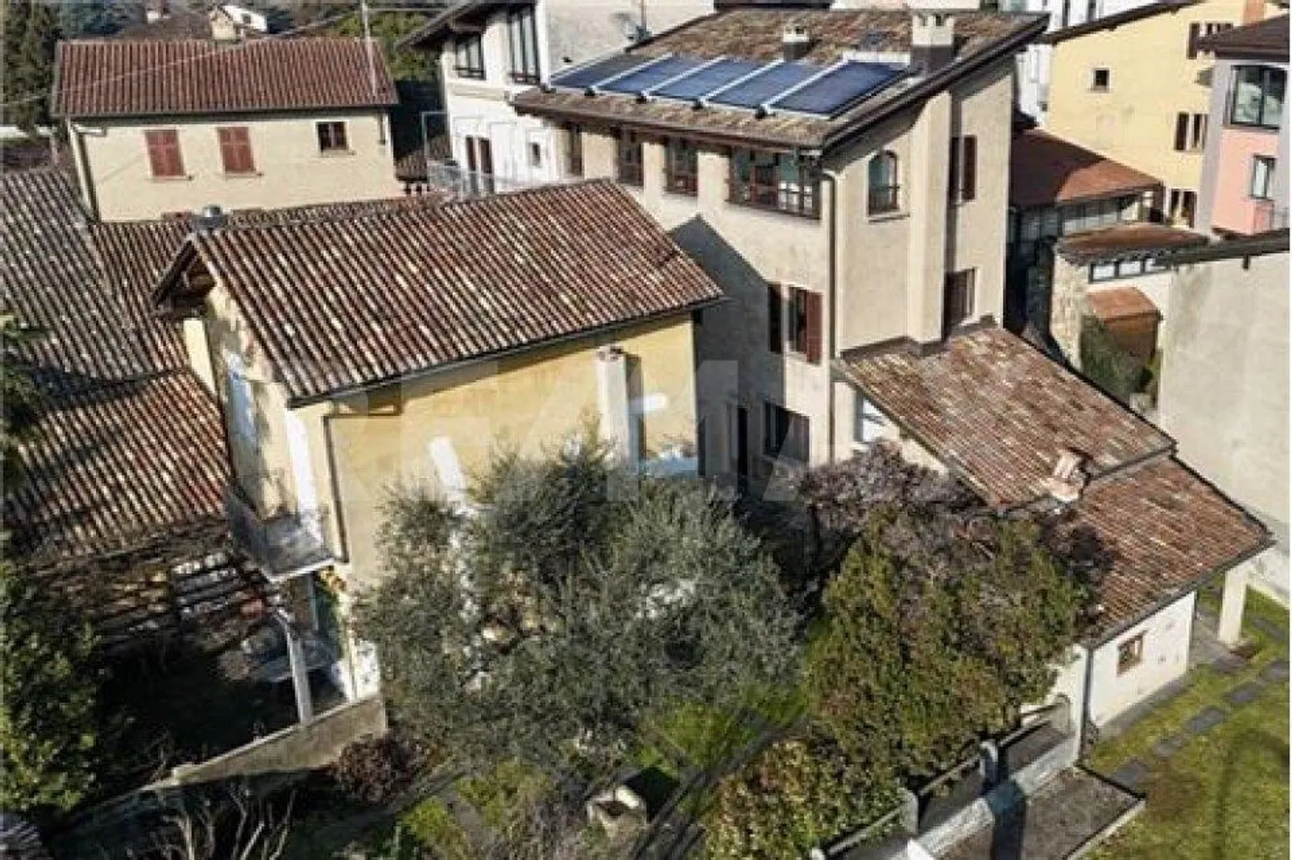 Authentic Ticinese house renovated with garden in Cureglia - Photo 13 of 13