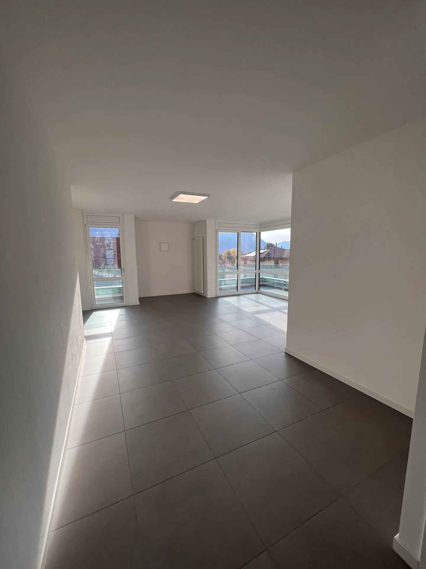 Mietwohnung 5.5 Zimmer in neu renoviertem Gebäude - Foto 2 von 18