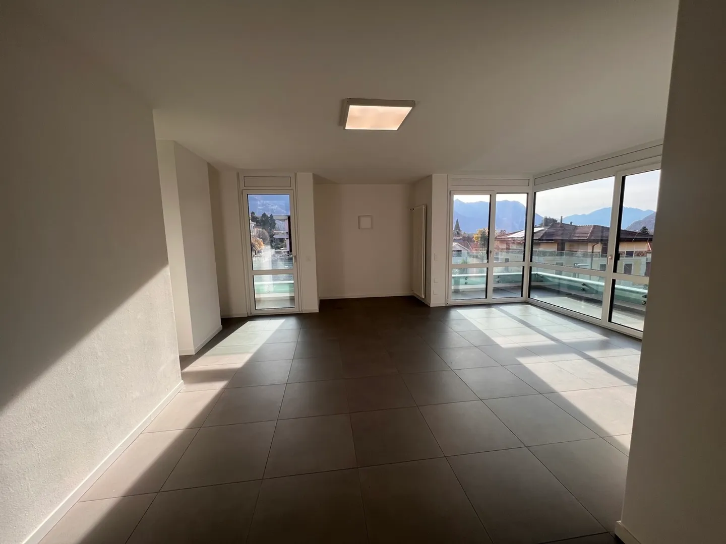 Mietwohnung 5.5 Zimmer in neu renoviertem Gebäude - Foto 3 von 18