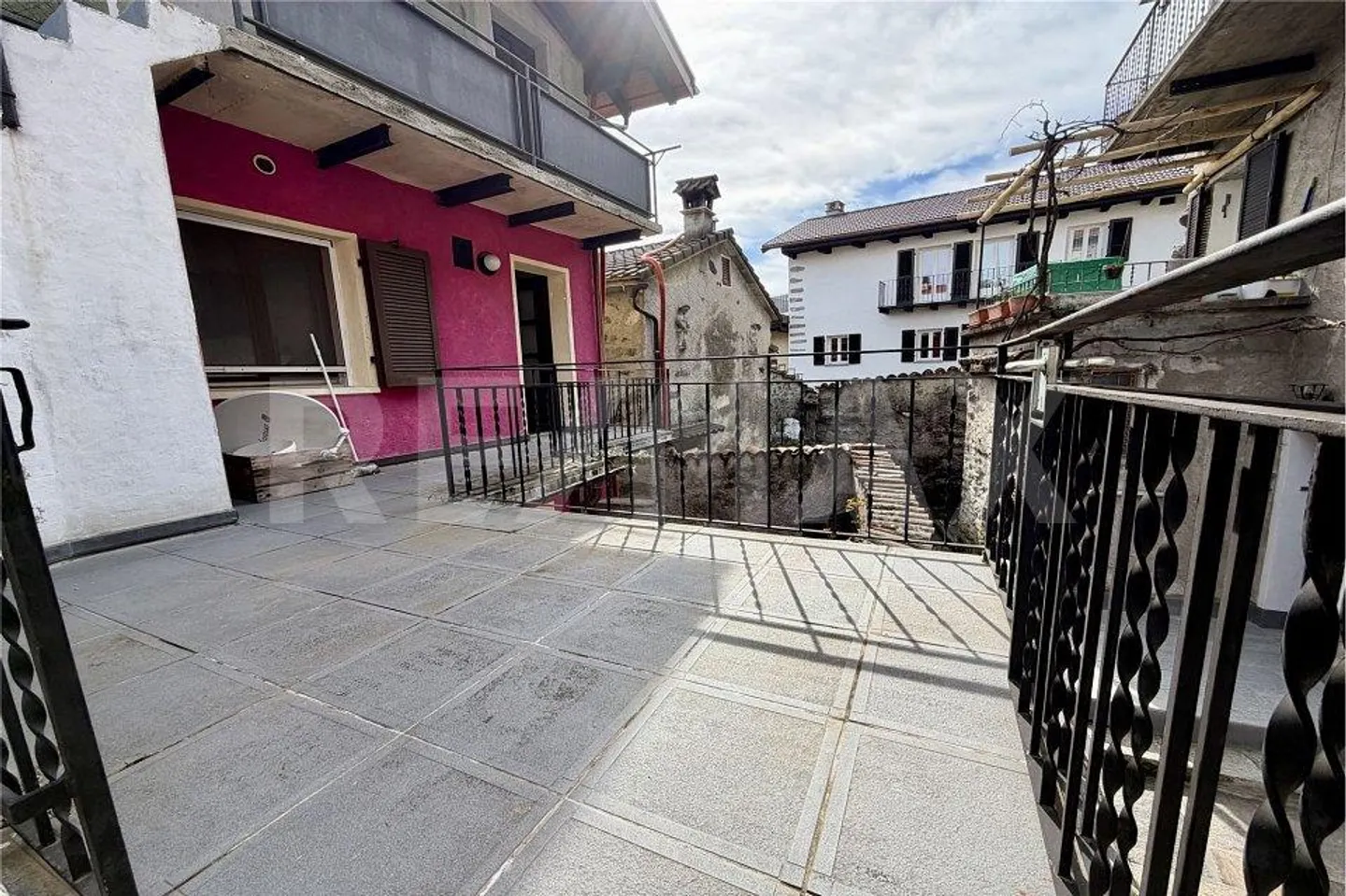 Landhaus mit Seeblick zu renovieren authentischer Charme in Ronco sopra Ascona - Foto 11 von 13