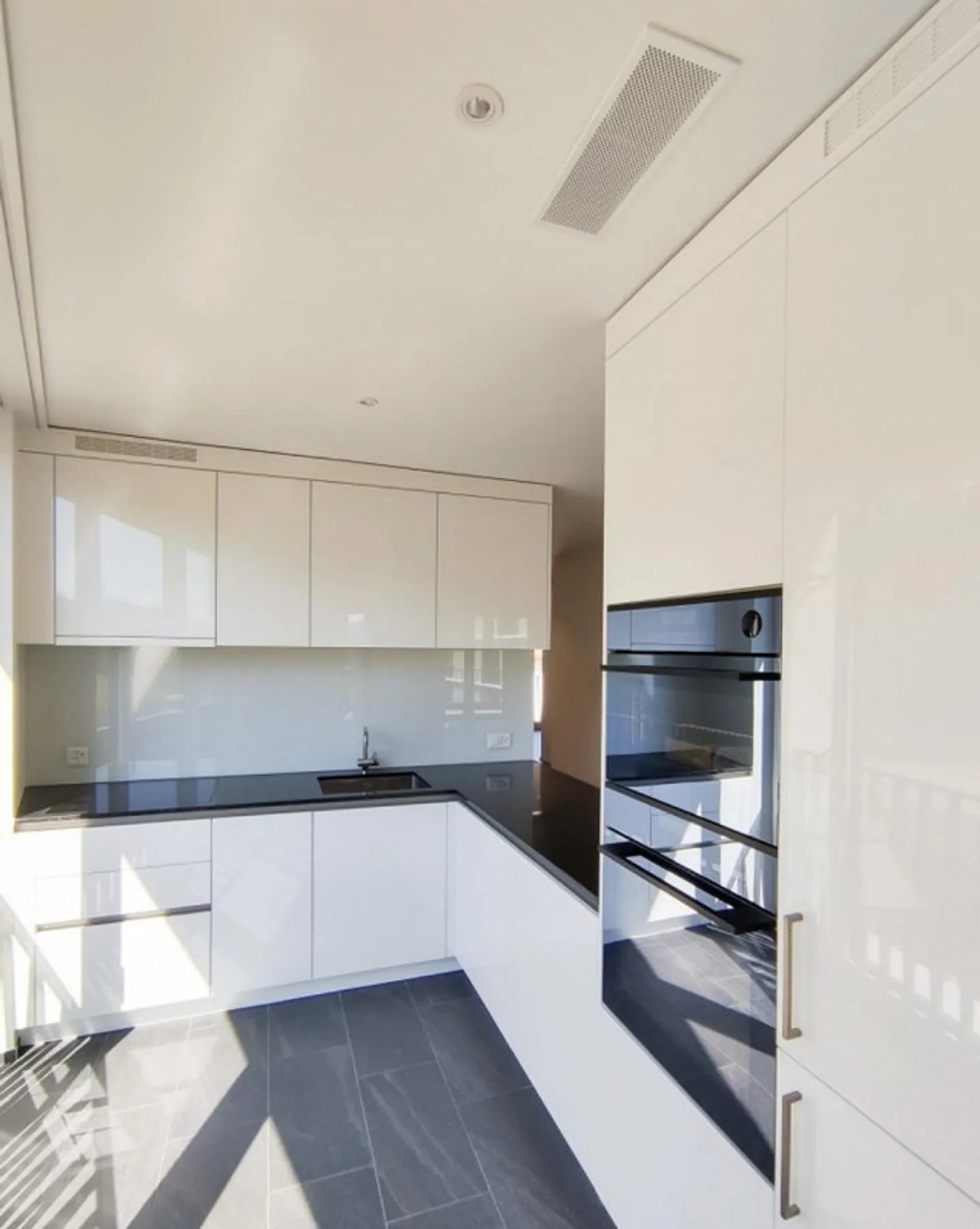 Moderne & grosszügige Eigentumswohnung - Foto 2 von 16