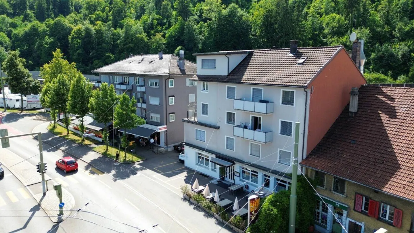 Ottima opportunità: Casa plurifamiliare con quota commerciale e rendimento del 4,6 % - Foto 1 di 9