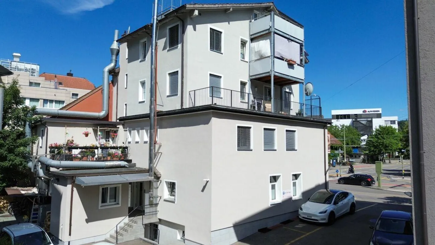 Ottima opportunità: Casa plurifamiliare con quota commerciale e rendimento del 4,6 % - Foto 4 di 9