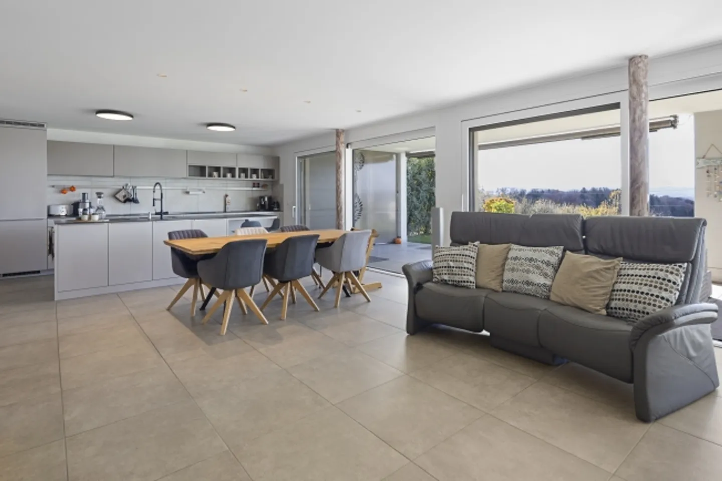 Maison de rêve moderne avec grande terrasse et vue dégagée - Photo 3 sur 15