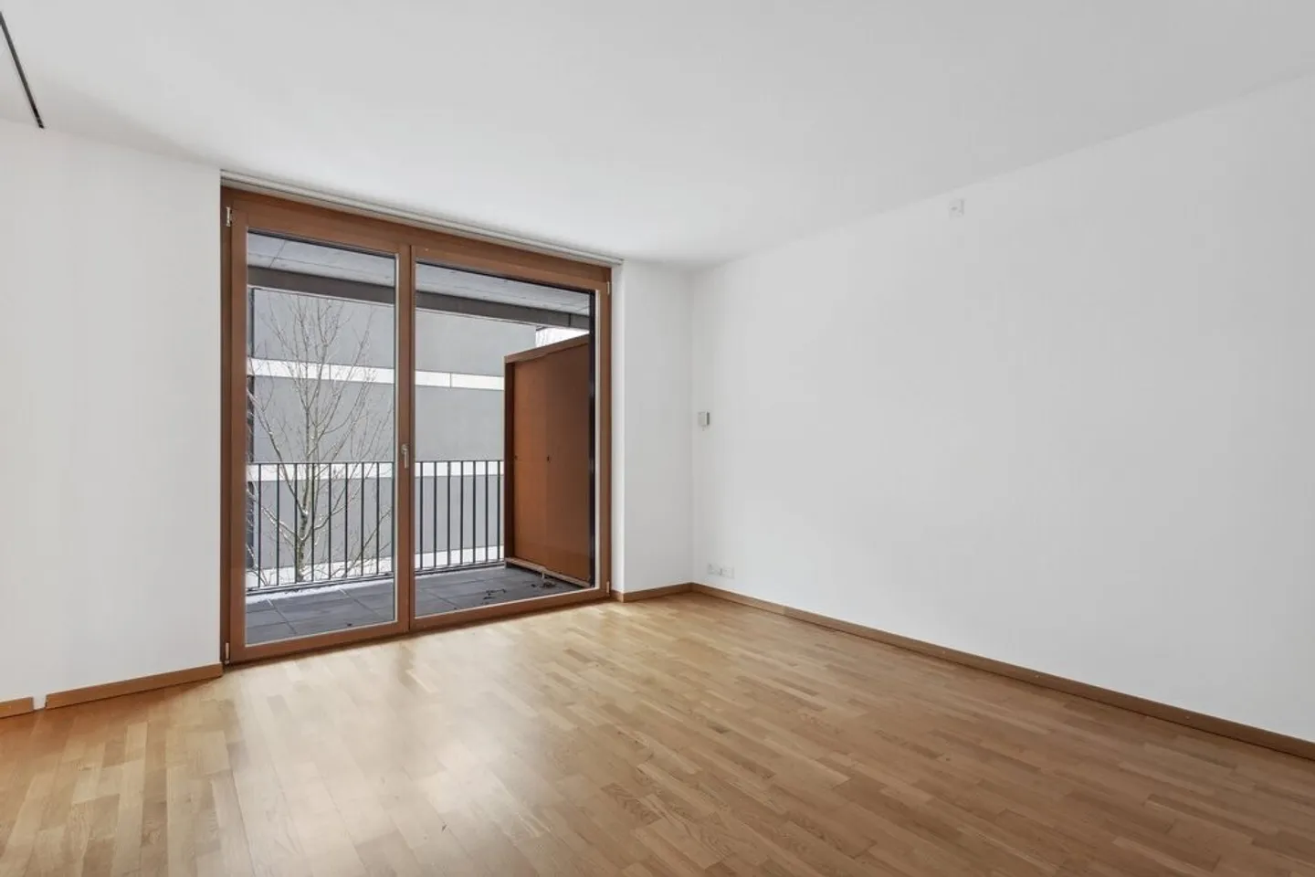 Modern City Apartment in the Center of Biel - Photo 4 of 10