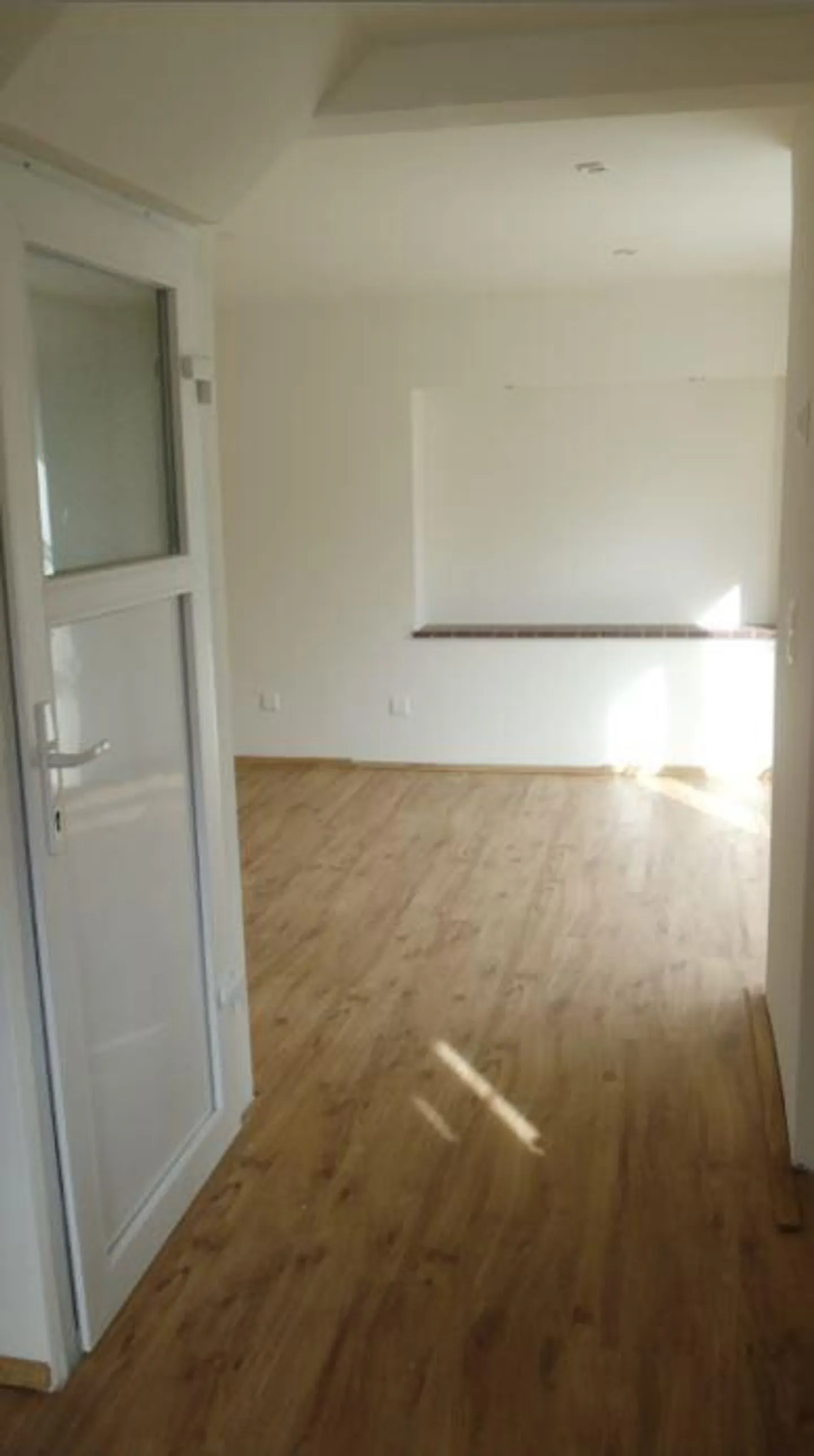 sehr schöne 3-Zimmer Wohnung im Zweifamilienhaus mit kleinem Garten - Foto 3 von 10