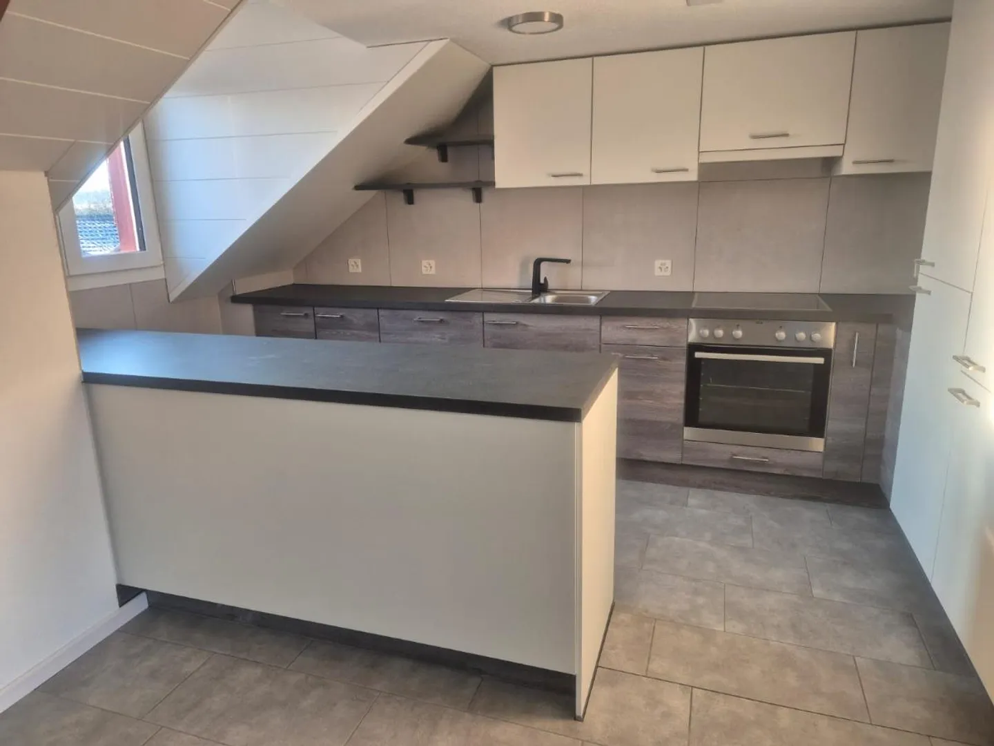 3.5 Room Attic Apartment - Photo 5 of 5