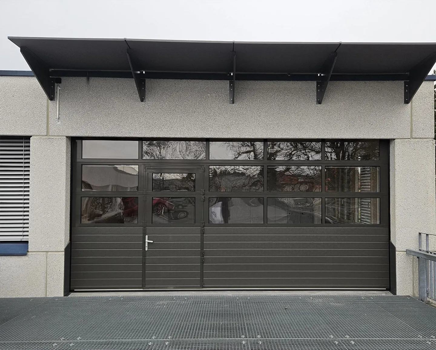 104 m² Gewerbe-/Lagerfläche mit ebenerdiger Zufahrt und Sektionaltor - Foto 3 von 3